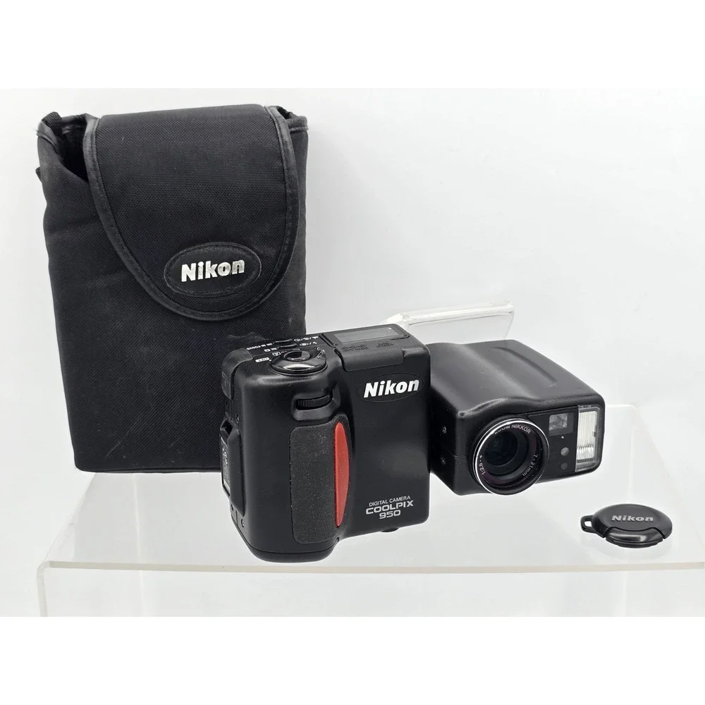 Nikon Coolpix 950 Digital Camera -‎ FOR PARTS NO POWER - Battery Corrosion
